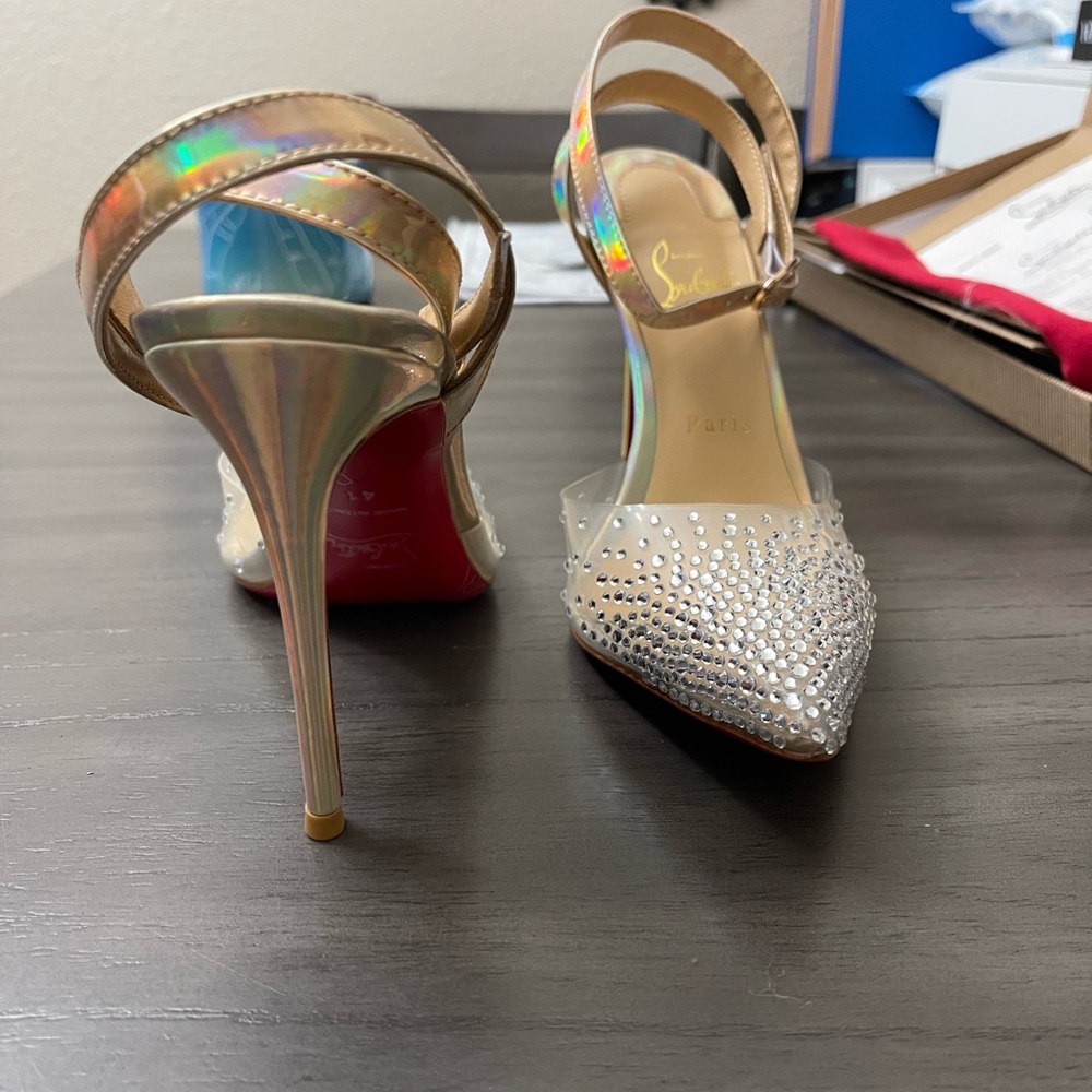 I am selling my Christian Louboutin Heels.